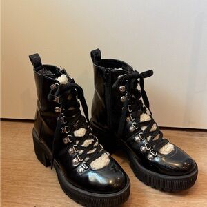 Black Women's Boots with Shearling Lining